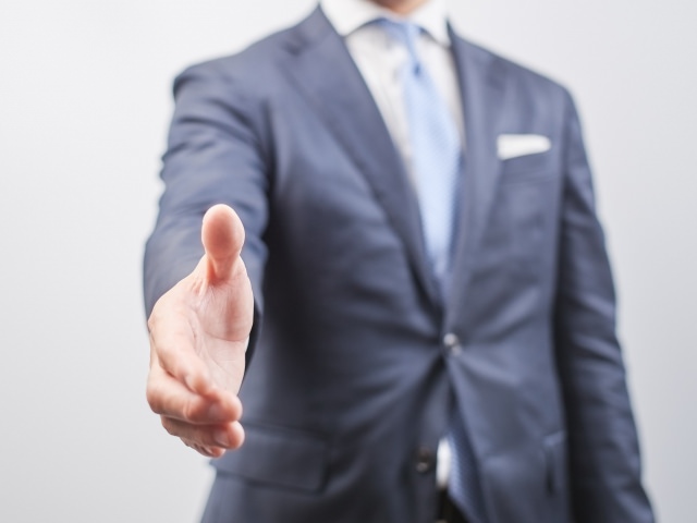 転勤する男性上司へハンカチを贈ろう プレゼント選びのコツ 人気ブランド6選